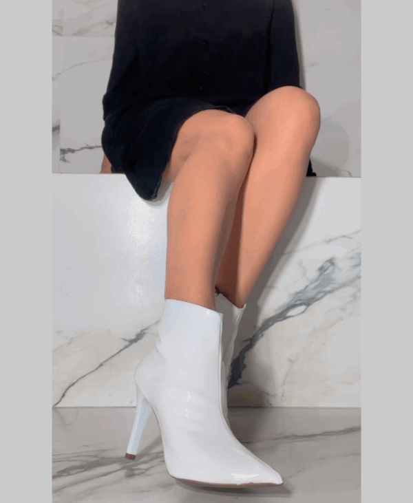 Bota Feminina Bico Fino design Moderno Torricella - Imagem 15